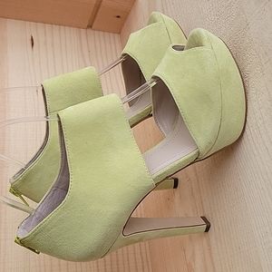 BCBGENERATION sz7.5 Helara Lime Green Leather Platform